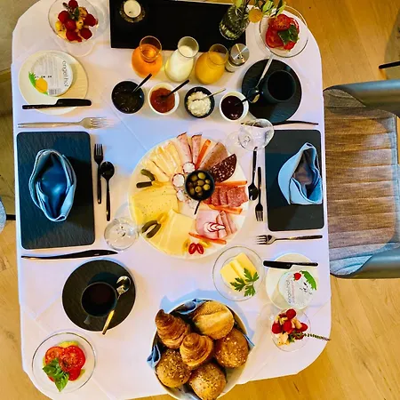 Altes Kelterhaus & Plein By Markus Plein Hotel Wintrich