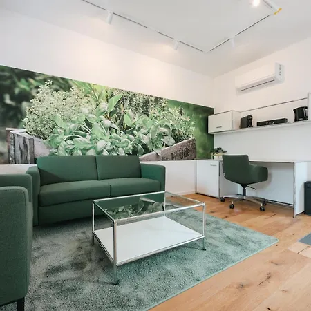 Altes Kelterhaus & Plein By Markus Plein * וינטריך